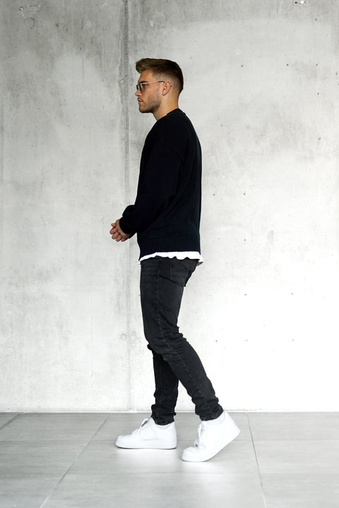 BLACK OVERSIZED KNIT SWEATER